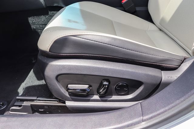 Used 2025 Lexus ES 300h w/ Premium Package FWD image 24