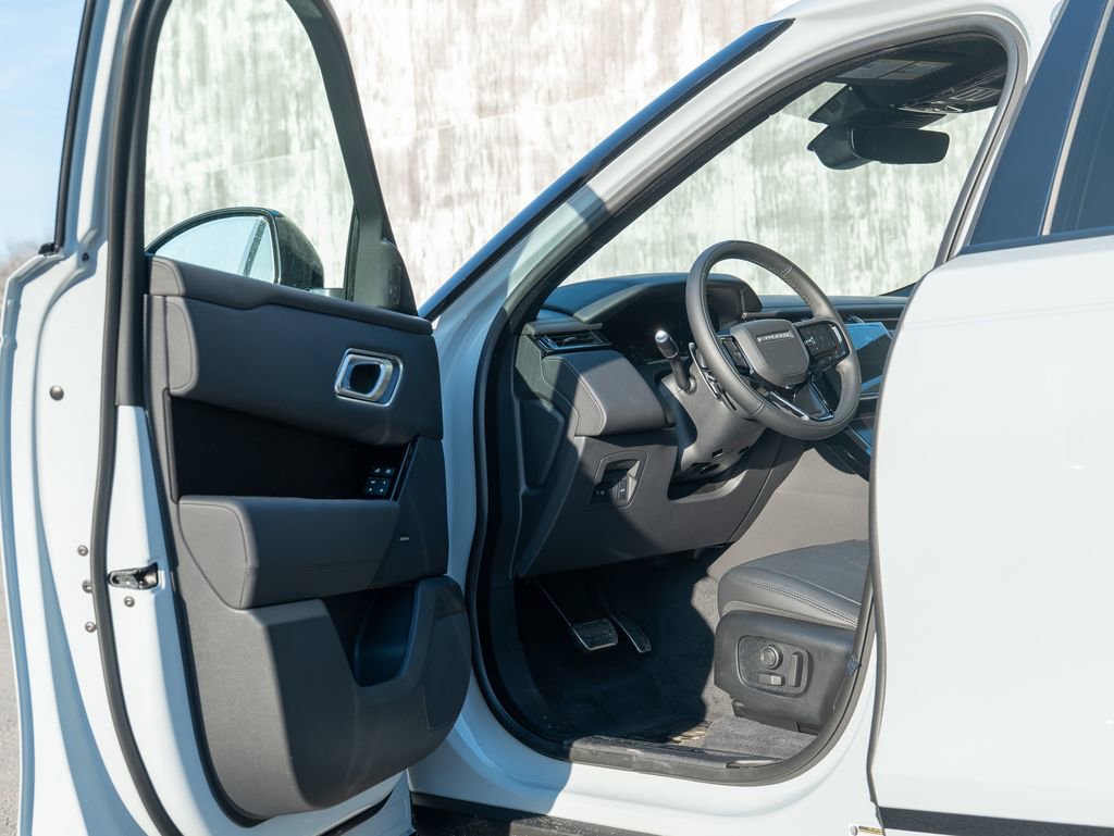 New 2026 Land Rover Range Rover Velar Dynamic SE AWD/4WD image 10