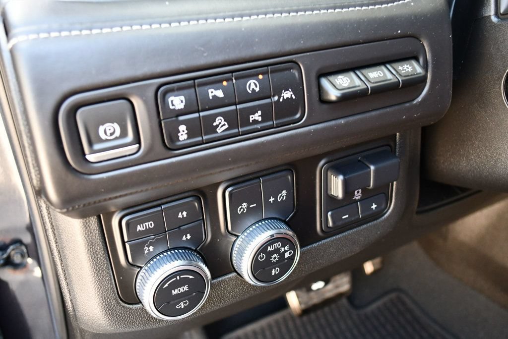 Used 2023 GMC Yukon Denali Ultimate AWD/4WD image 58