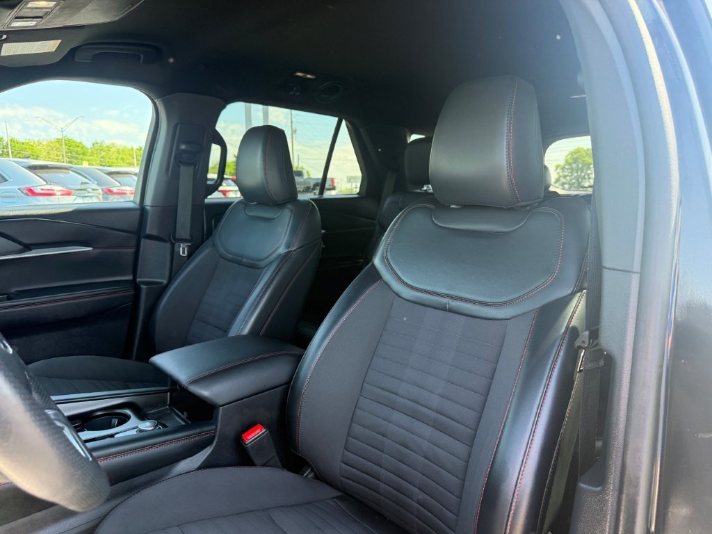Certified 2025 Ford Explorer ST-Line w/ ST-Line Street Pack AWD/4WD image 17