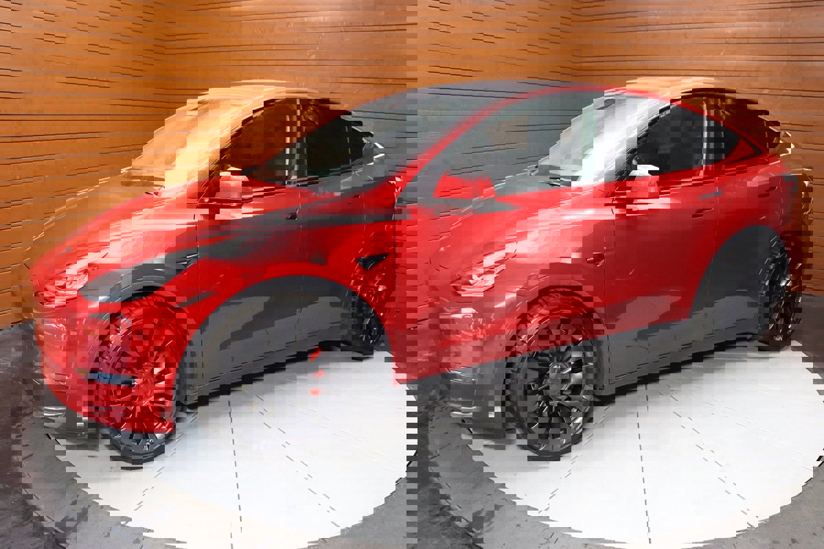 Used 2023 Tesla Model Y Performance image 8