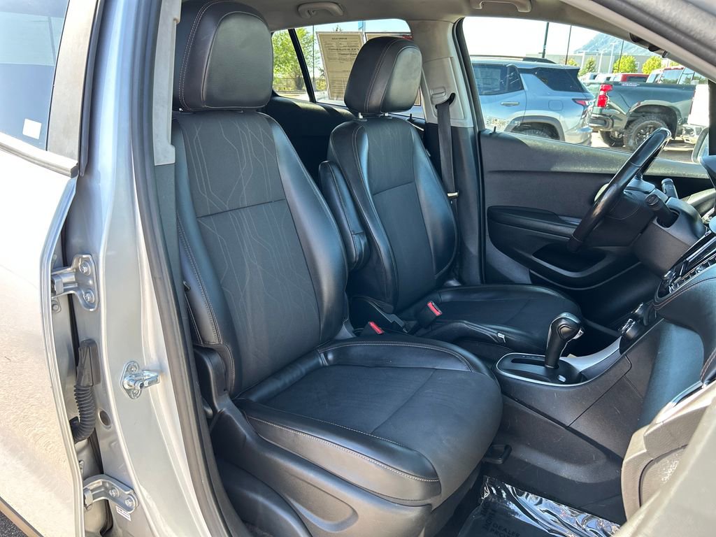 Used 2022 Chevrolet Trax LT w/ Driver Confidence Package AWD/4WD image 18