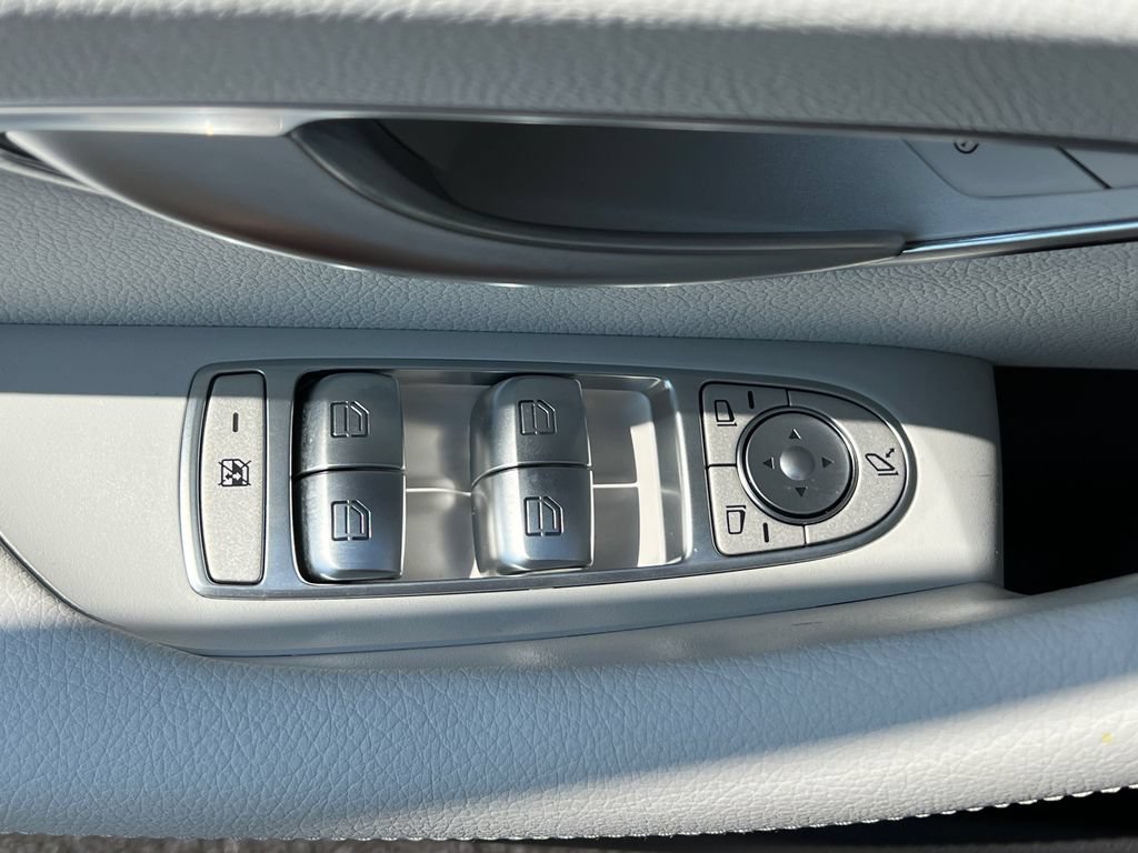 Used 2023 Mercedes-Benz E 350 4MATIC Sedan image 11