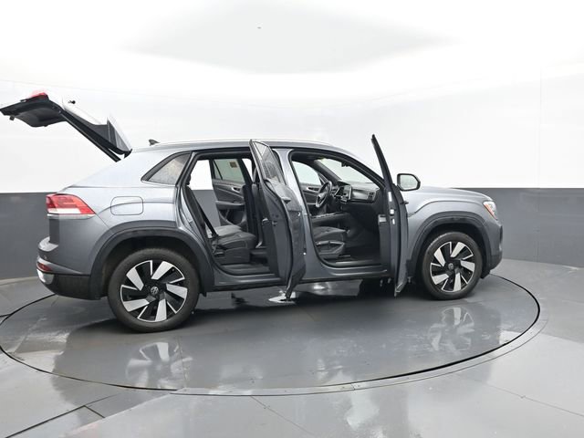 Used 2025 Volkswagen Atlas Cross Sport SE image 30