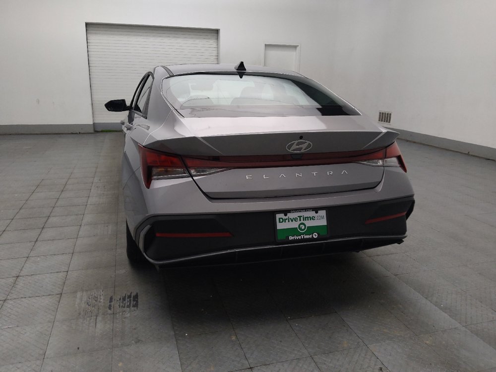 Used 2025 Hyundai Elantra SE FWD image 6
