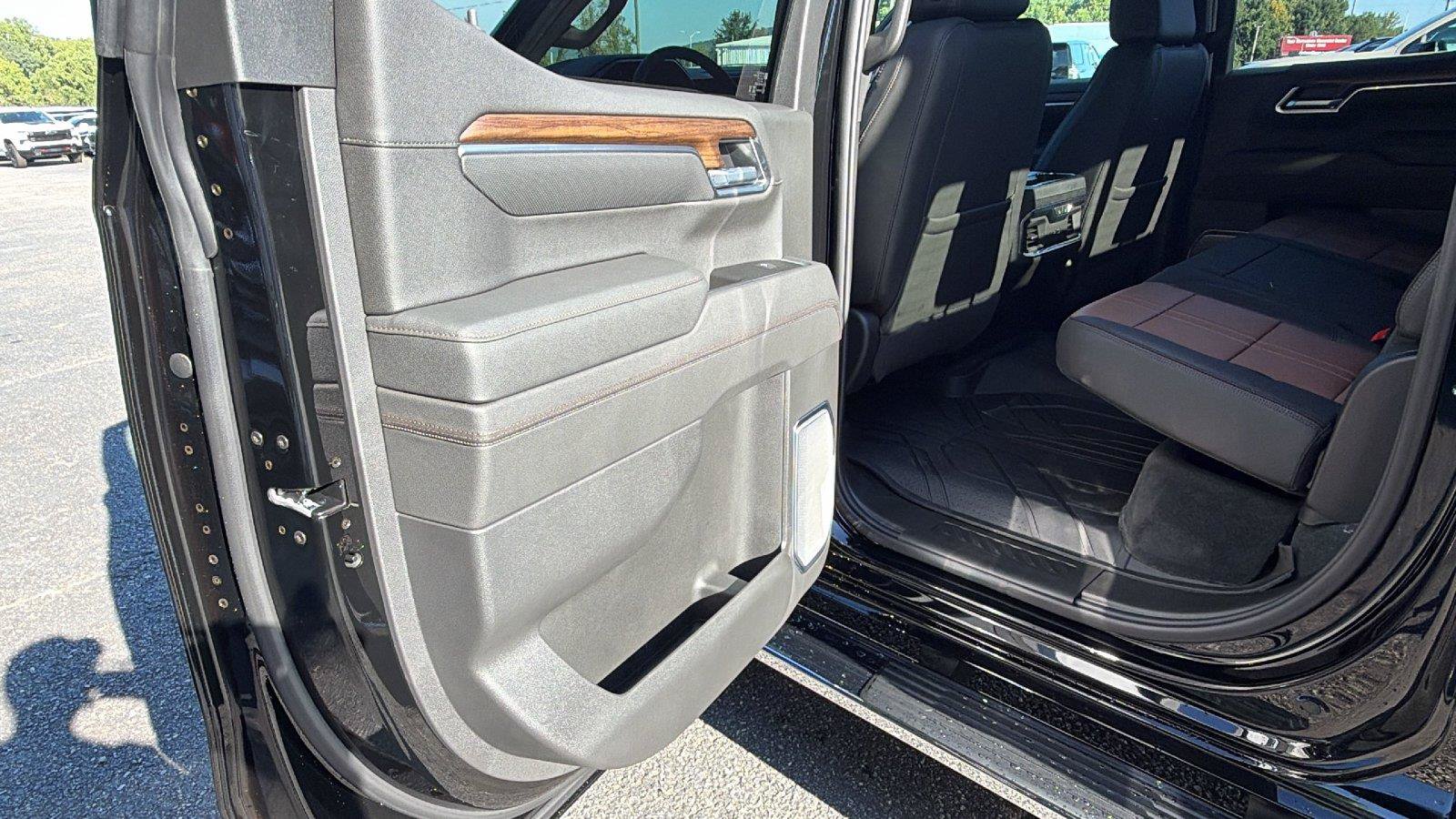 New 2026 Chevrolet Silverado 1500 High Country w/ High Country Premium Package AWD/4WD image 16