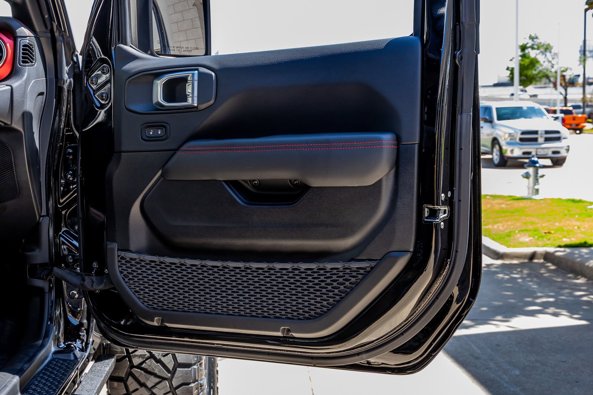 Used 2023 Jeep Gladiator Rubicon w/ LED Lighting Group AWD/4WD image 36