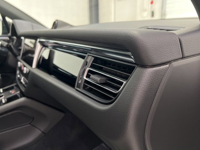 Used 2025 Porsche Macan T image 58