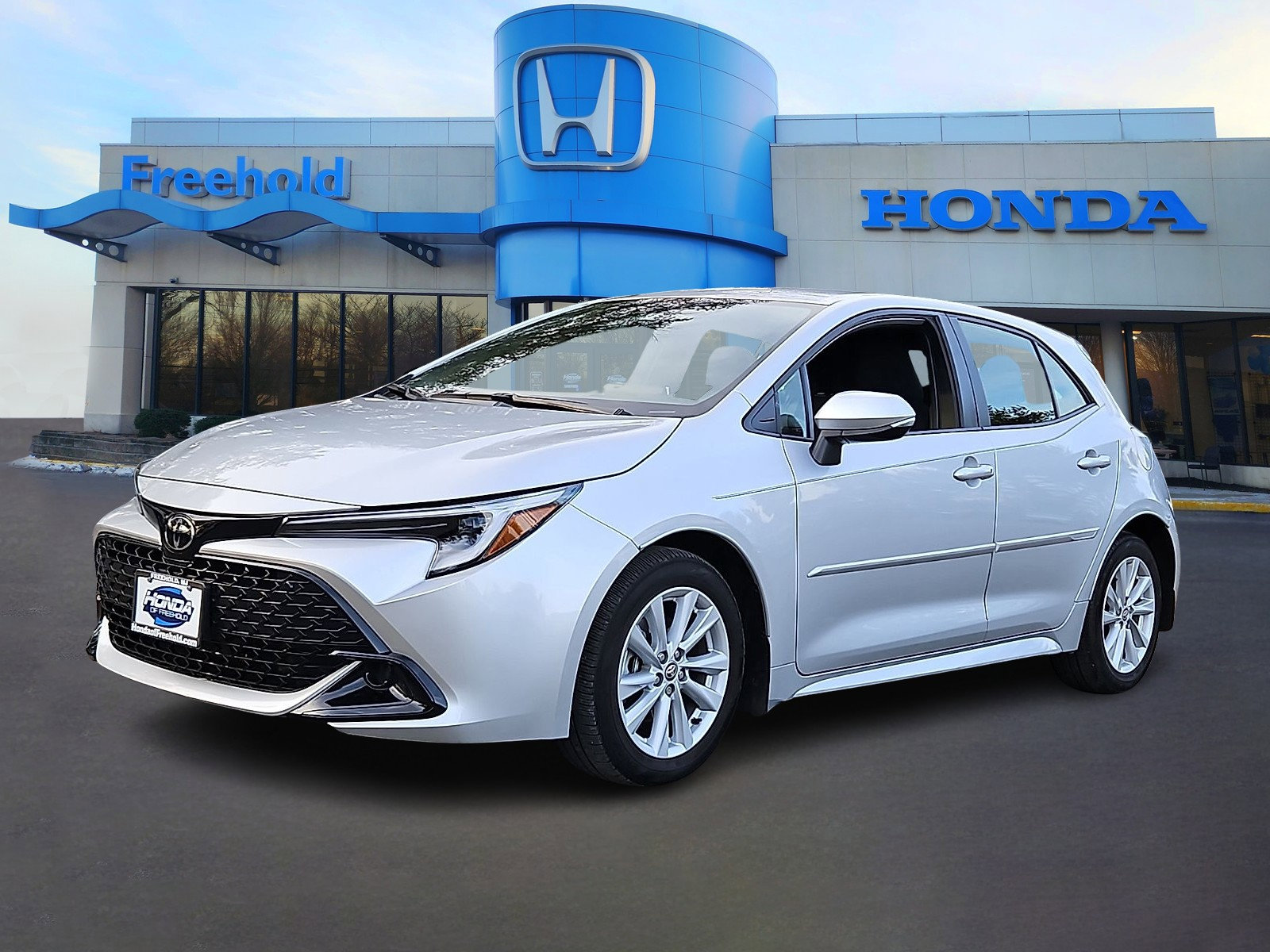 Used 2023 Toyota Corolla SE image 3