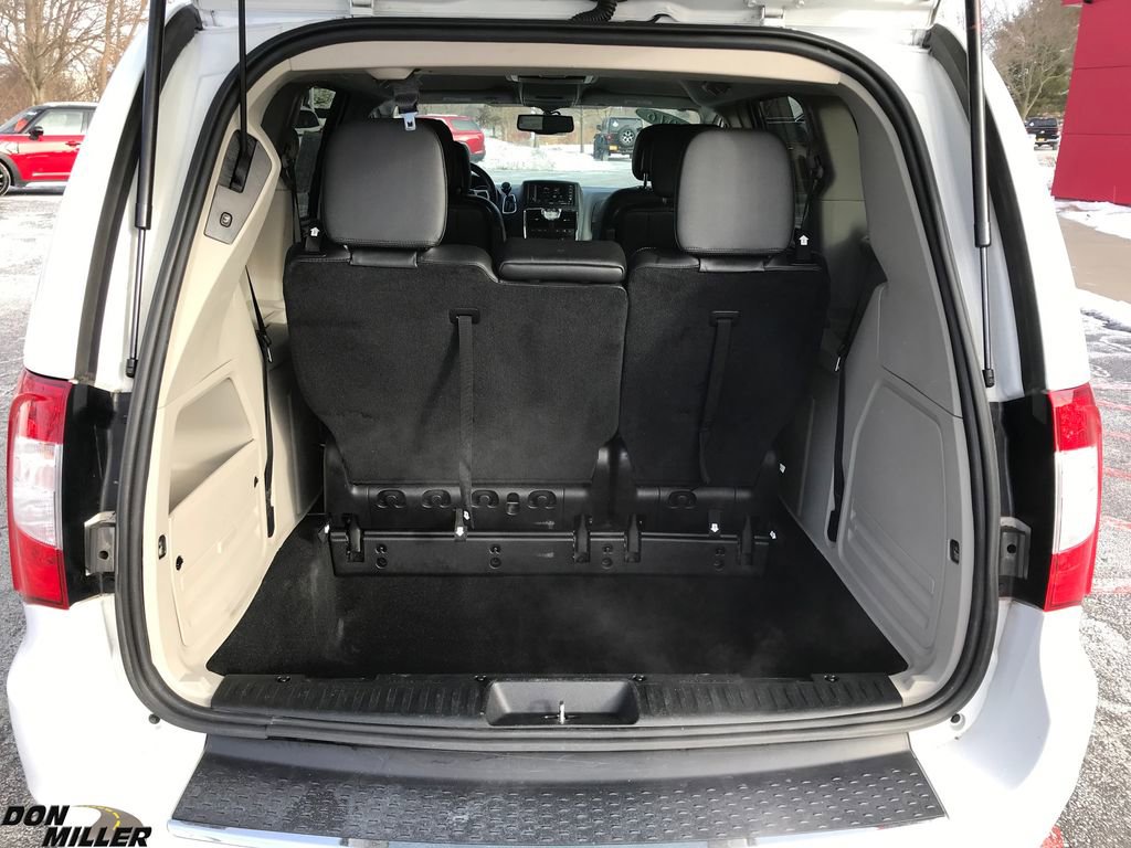 Certified 2016 Chrysler Town & Country Touring w/ Driver Convenience Group image 30