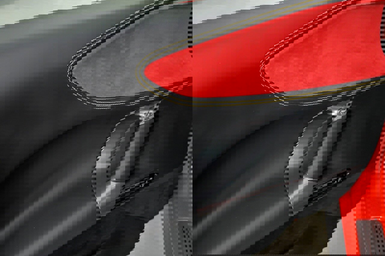 Used 2022 Ferrari SF90 Spider image 28