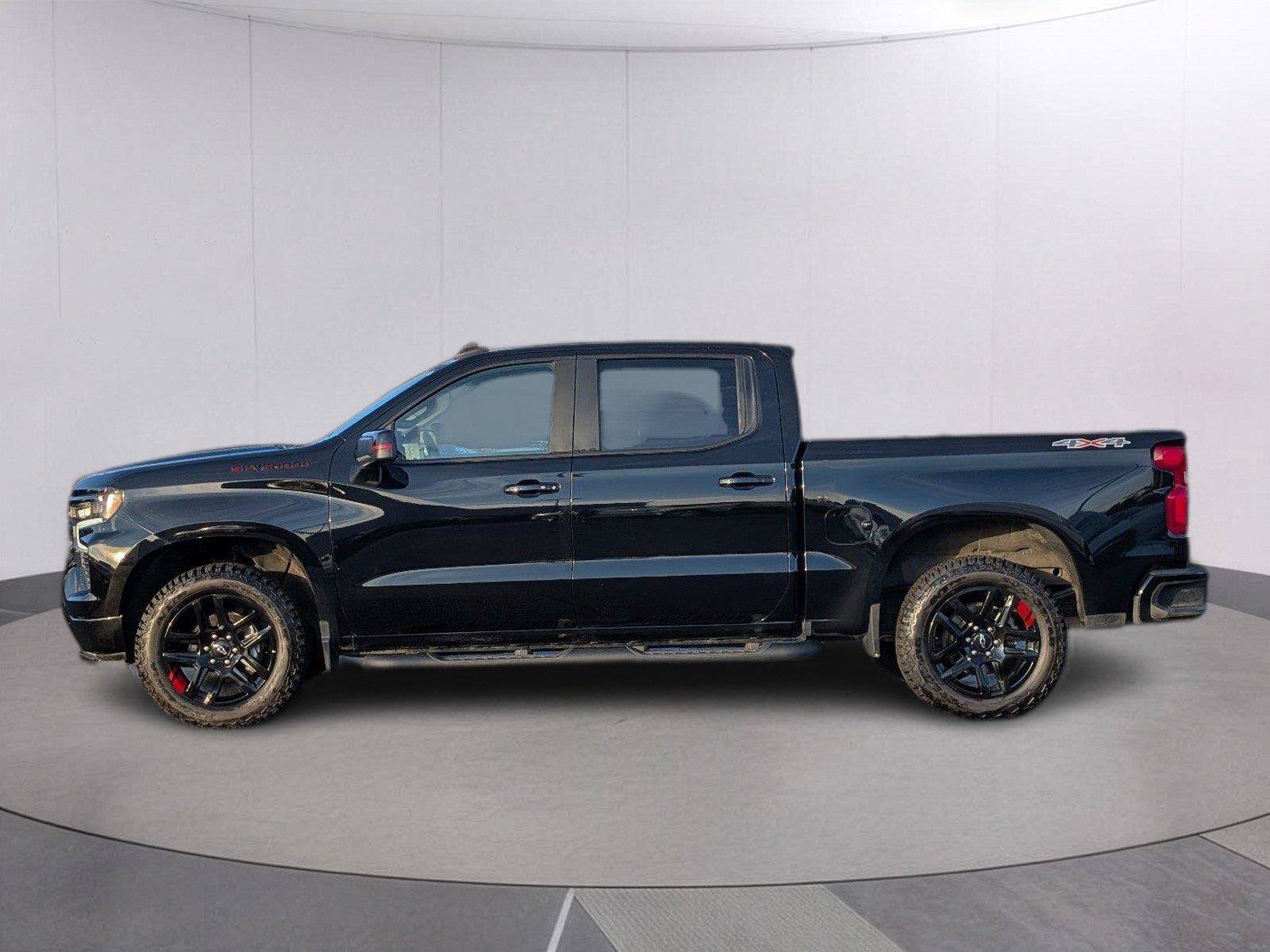 Used 2023 Chevrolet Silverado 1500 RST w/ Redline Edition AWD/4WD image 2