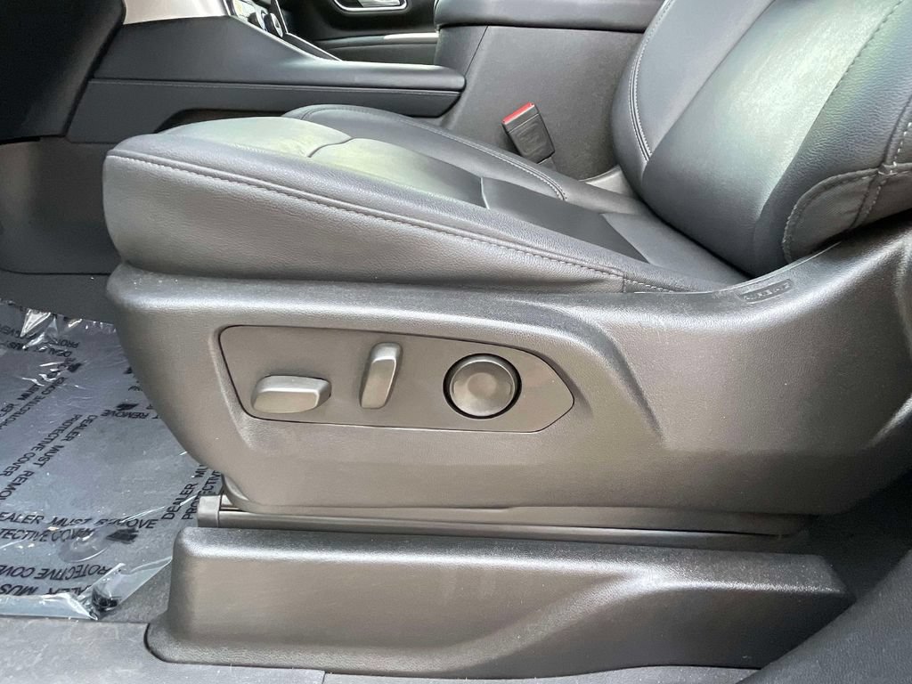 Used 2024 Chevrolet Tahoe LT RWD image 15