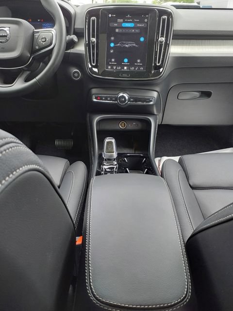 Certified 2026 Volvo XC40 B5 Plus AWD/4WD image 24