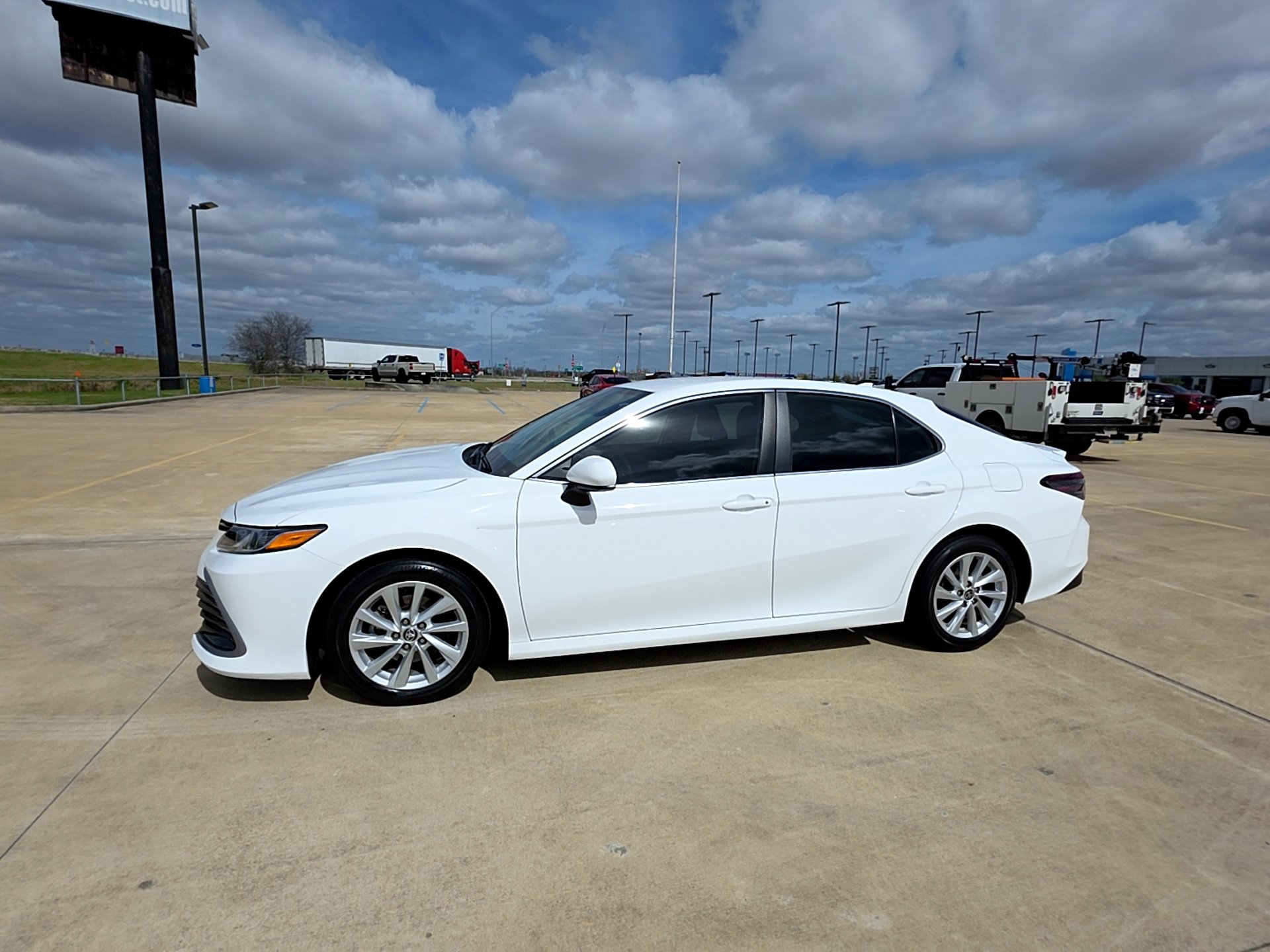 Used 2023 Toyota Camry LE image 2