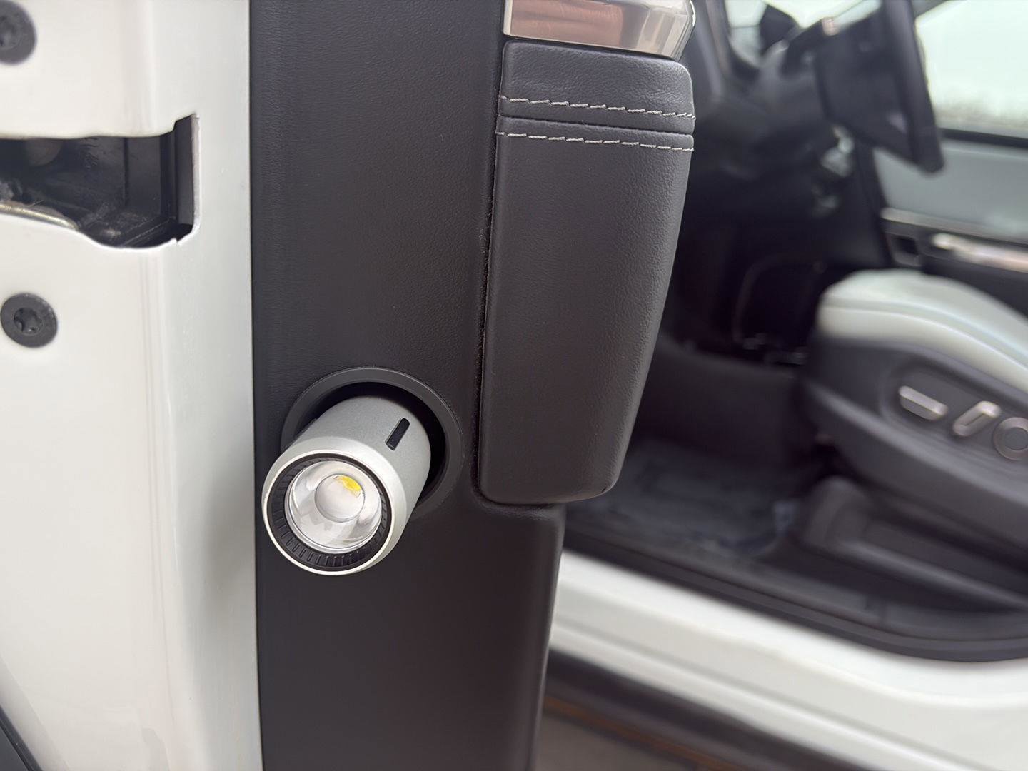 Used 2024 Rivian R1S Adventure image 74