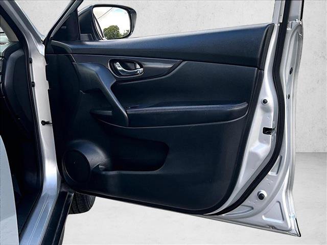 Used 2020 Nissan Rogue SV FWD image 17