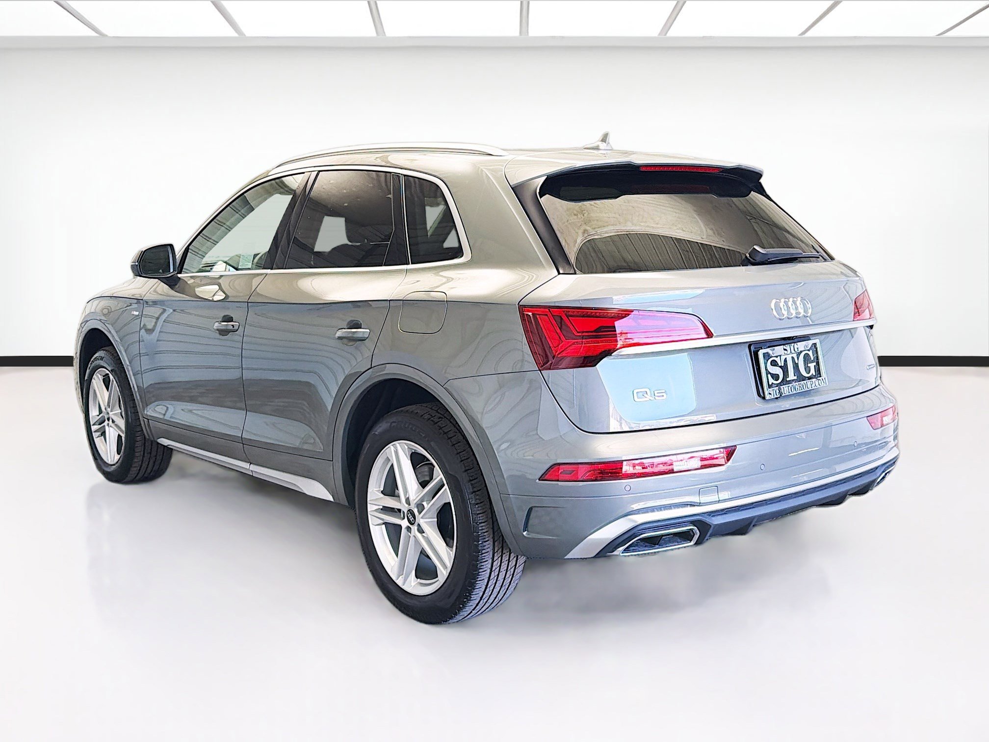 Used 2024 Audi Q5 e Premium Plus w/ Premium Plus Package image 6