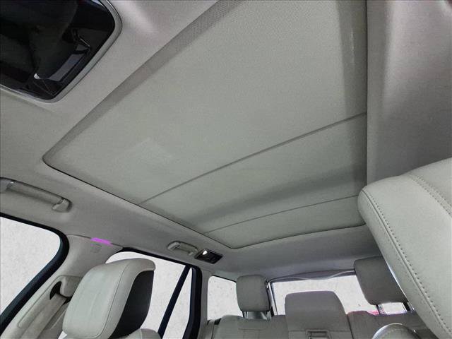 Used 2018 Land Rover Range Rover HSE AWD/4WD image 16