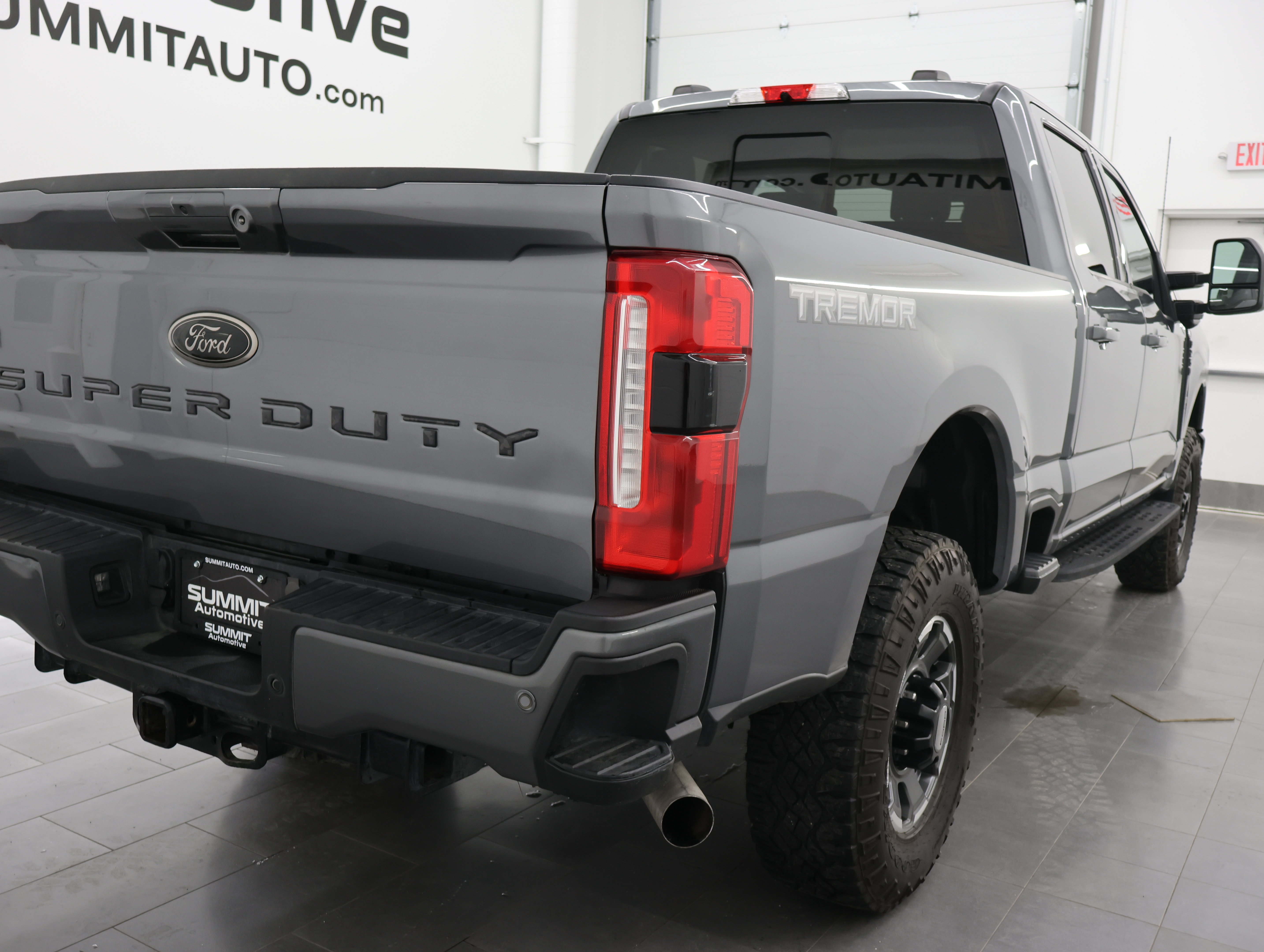 Used 2023 Ford F250 XLT w/ Black Appearance Package AWD/4WD image 4