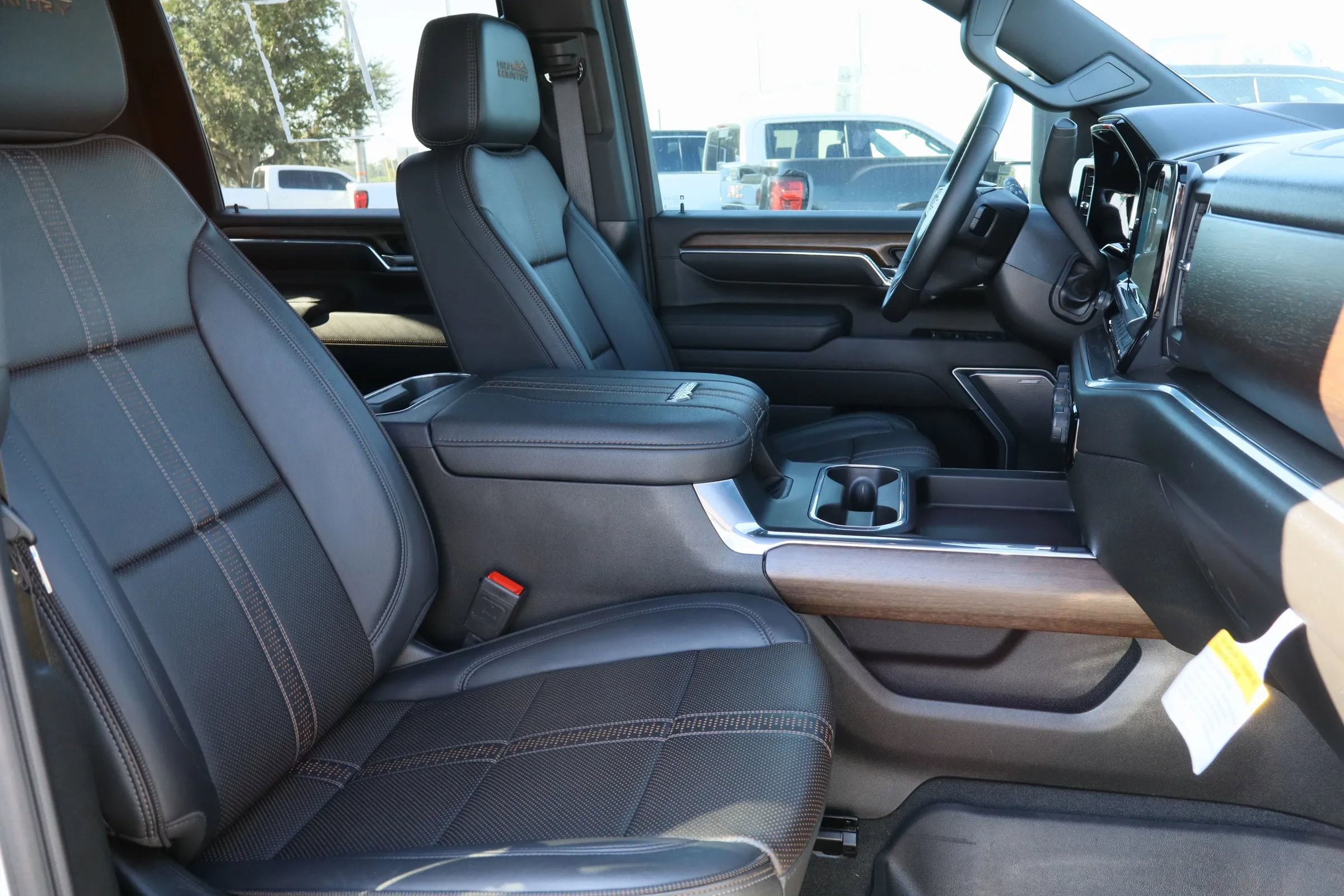 Used 2024 Chevrolet Silverado 2500 High Country w/ High Country Premium Package AWD/4WD image 28
