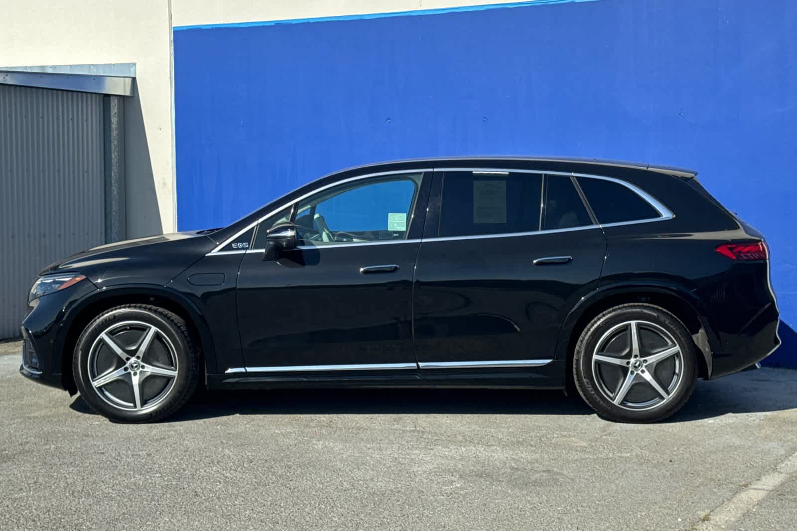 Used 2023 Mercedes-Benz EQS 580 4MATIC SUV image 6