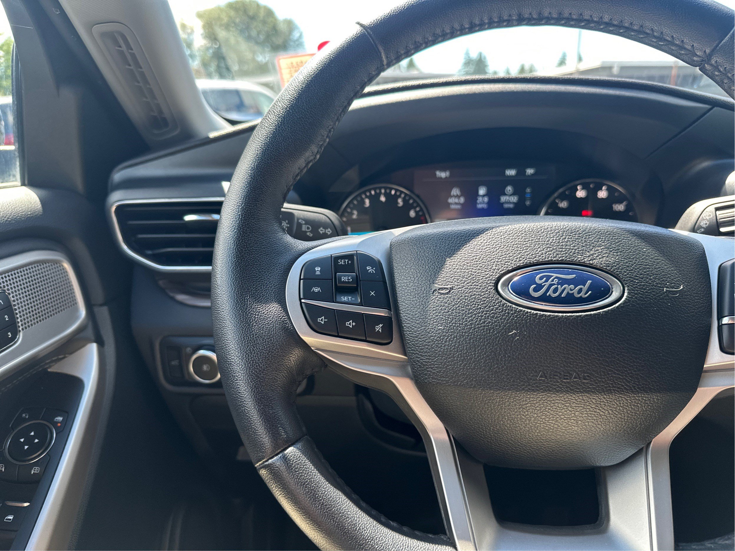 Used 2024 Ford Explorer Limited AWD/4WD image 32