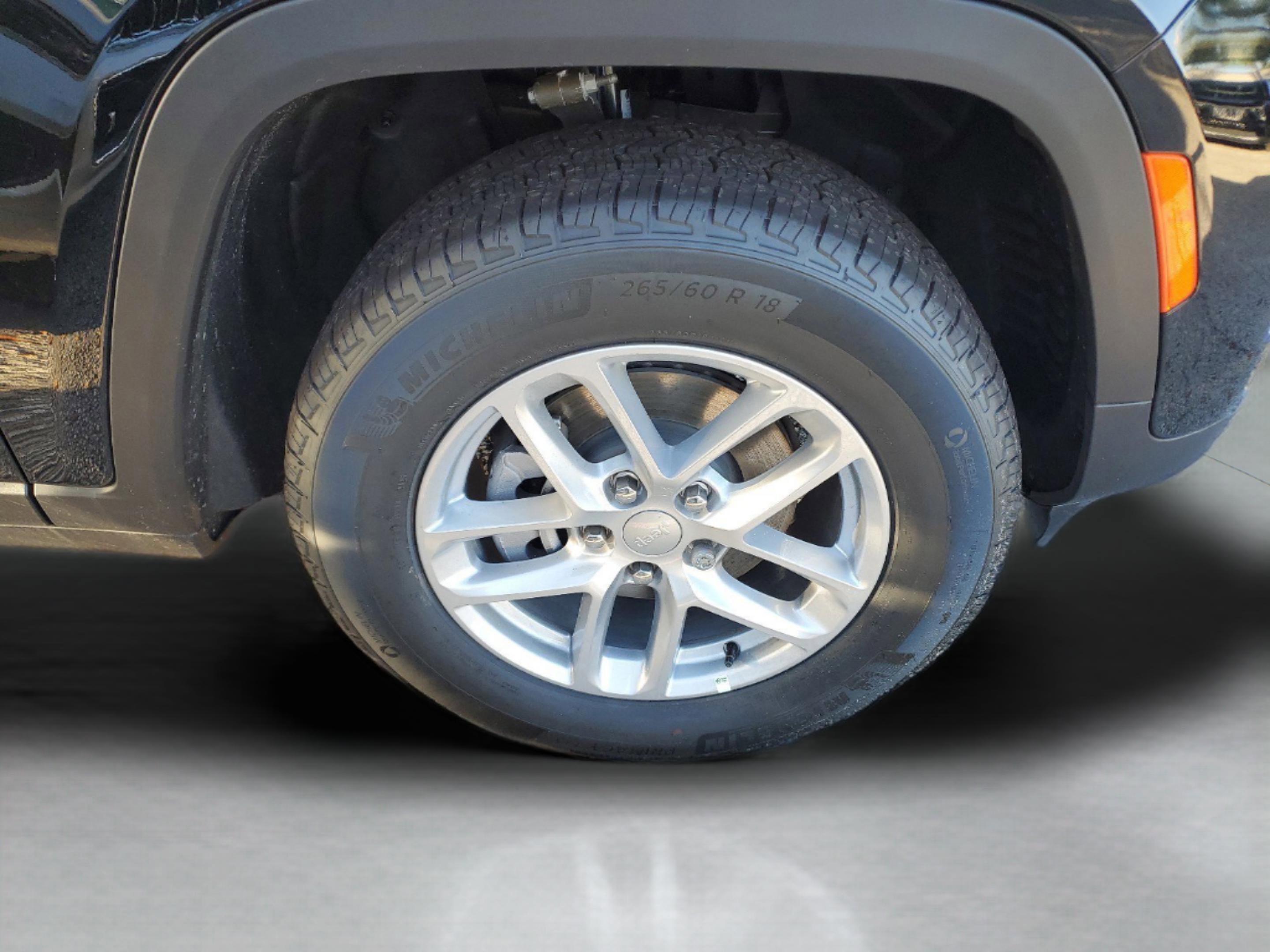 New 2025 Jeep Grand Cherokee Laredo X image 5