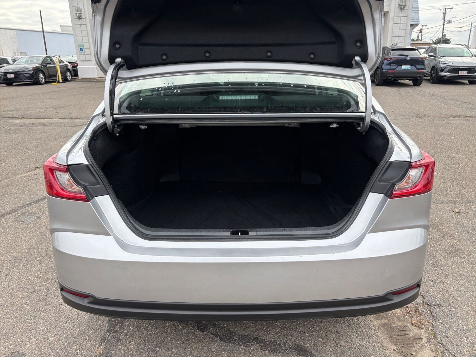 Used 2025 Toyota Camry LE image 27