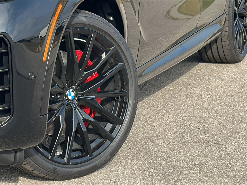New 2026 BMW X6 xDrive40i w/ Climate Comfort Package image 3