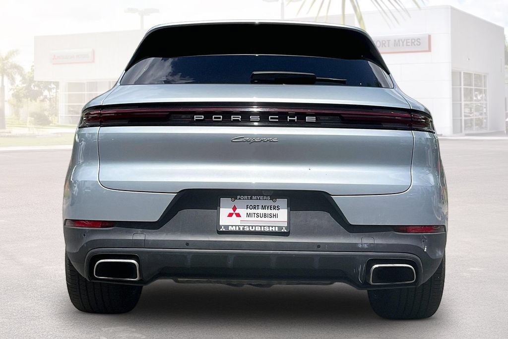 Used 2025 Porsche Cayenne AWD/4WD image 16