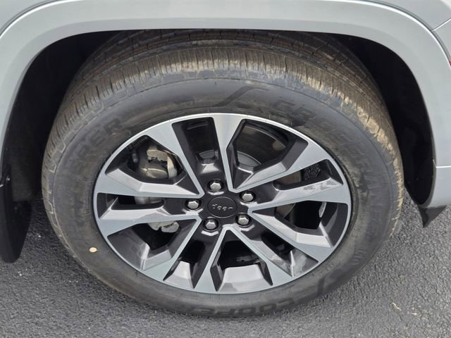 Used 2023 Jeep Grand Cherokee Overland w/ Advanced Protech Group III AWD/4WD image 21