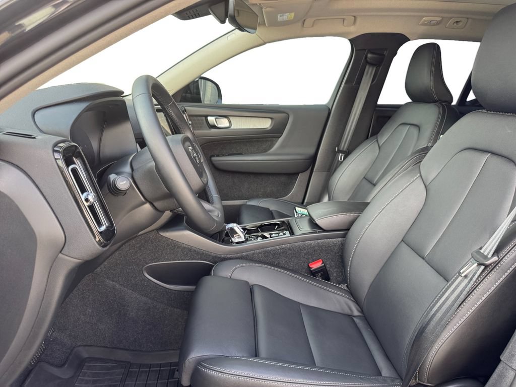Used 2026 Volvo XC40 B5 Plus AWD/4WD image 11