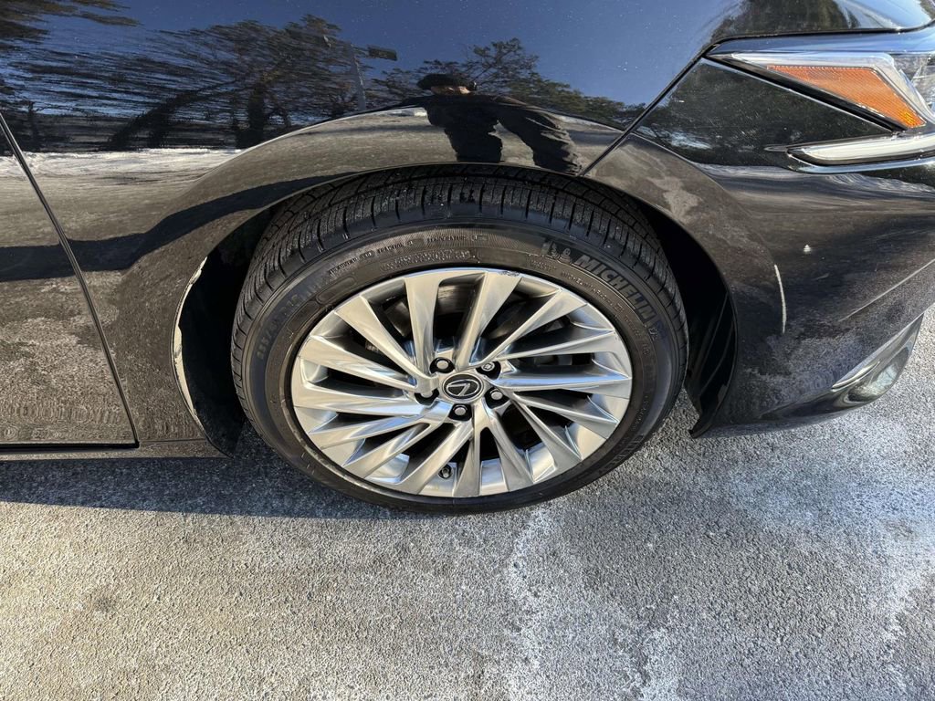 Used 2020 Lexus ES 300h w/ Accessory Package image 7