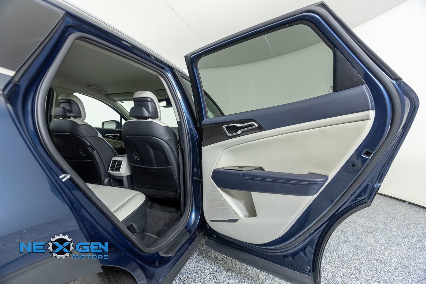 Used 2023 Kia Sportage EX image 34