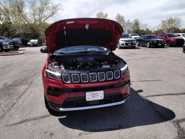 Used 2025 Jeep Compass Limited w/ Elite Group AWD/4WD image 11
