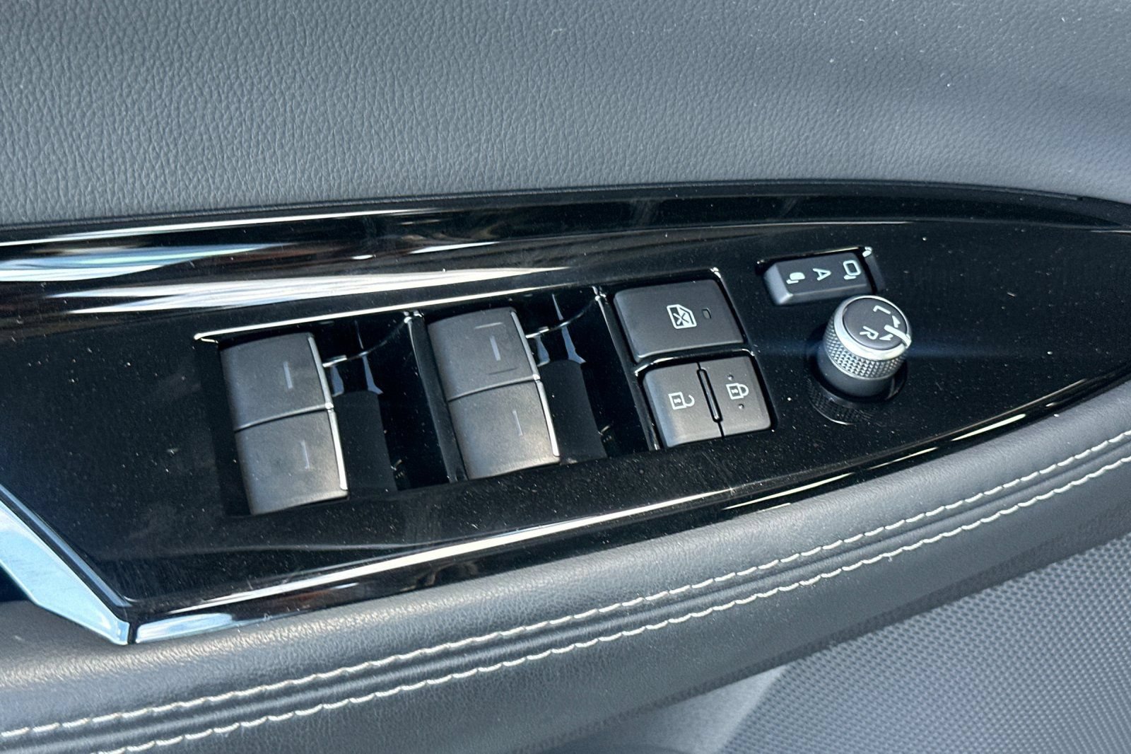 Certified 2023 Toyota Mirai w/ Advanced Technology Package RWD image 14