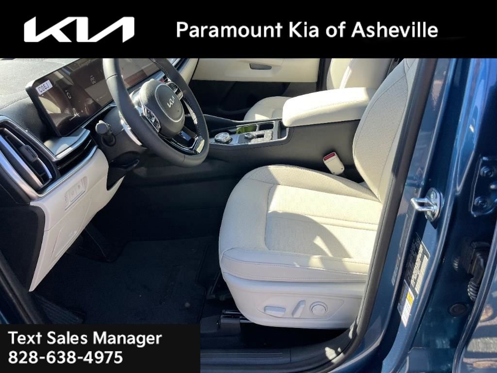 Certified 2025 Kia Sorento EX image 13