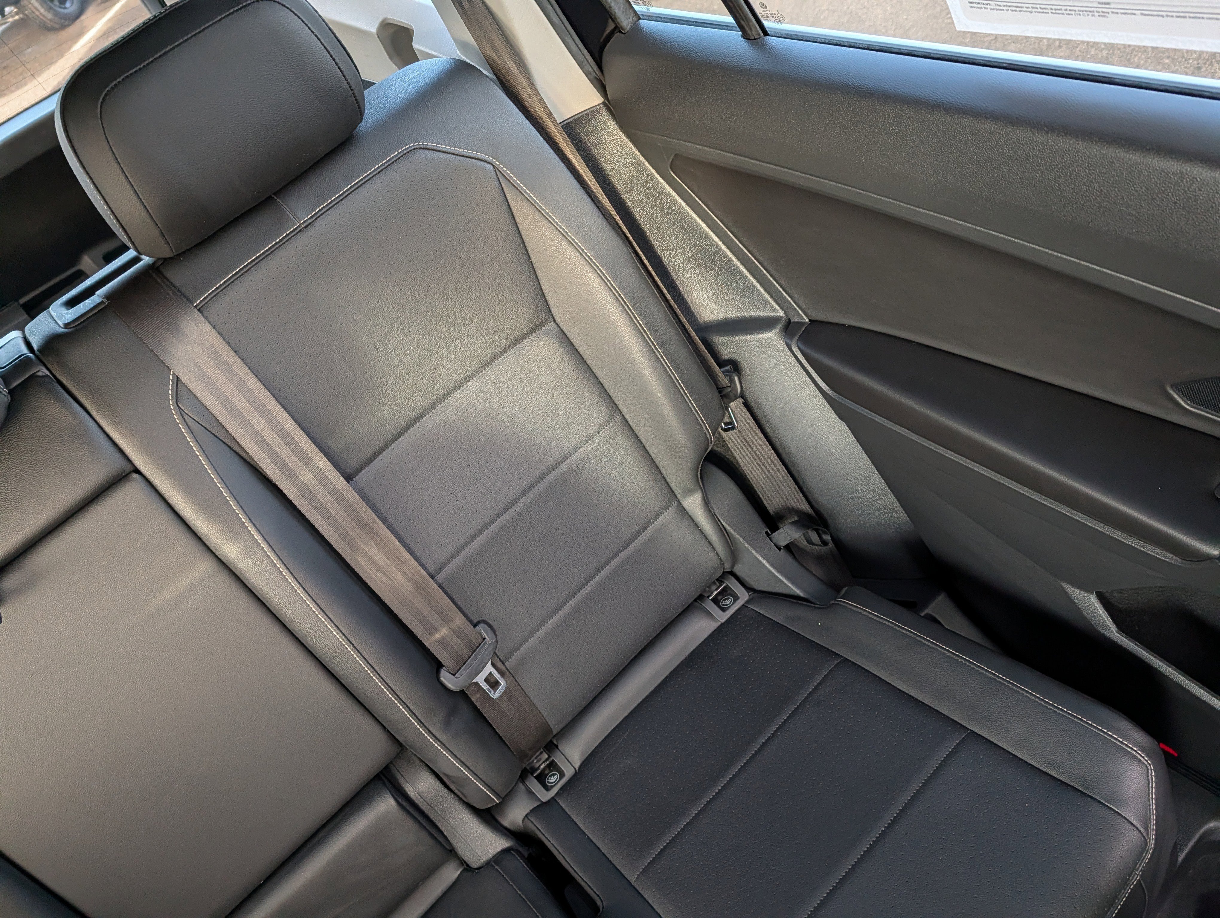 Used 2021 Volkswagen Tiguan SE image 14