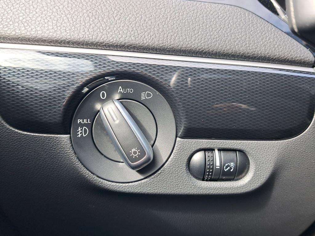 Used 2016 Volkswagen Jetta SEL image 25