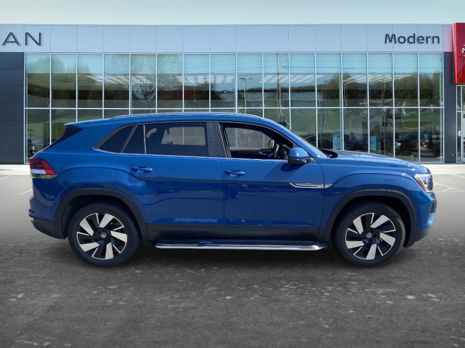 Used 2025 Volkswagen Atlas Cross Sport SE FWD image 4