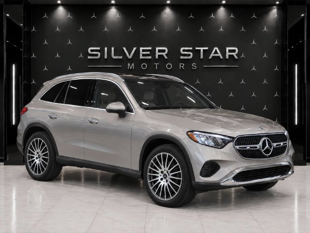 Used 2024 Mercedes-Benz GLC 300 4MATIC image 1