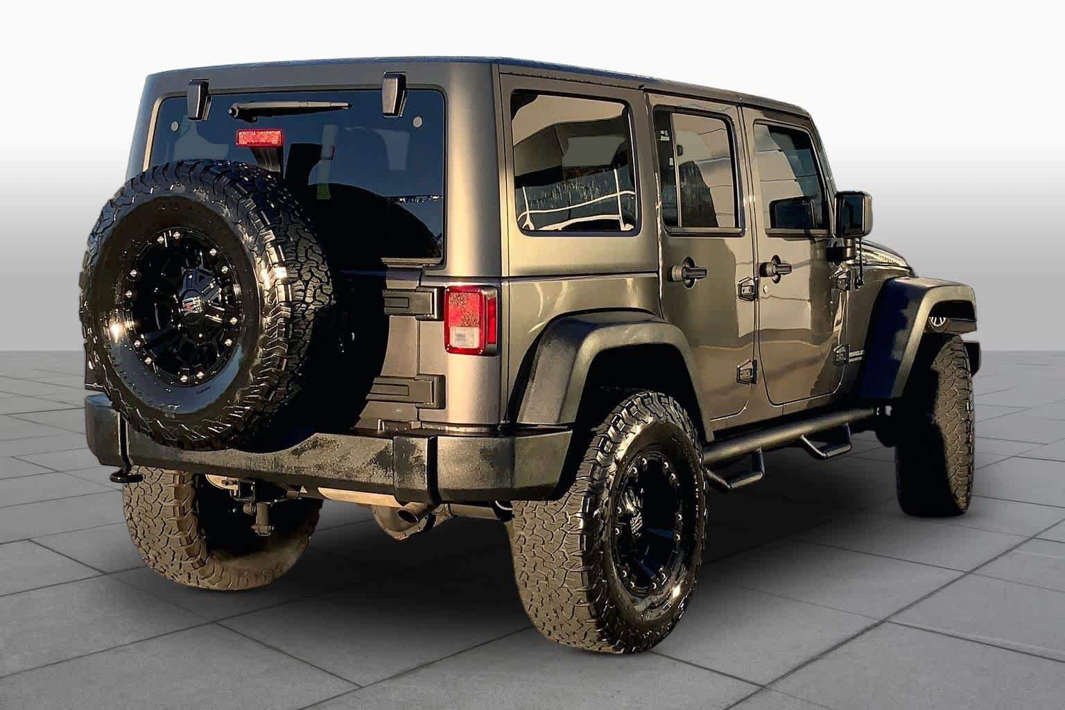 Used 2017 Jeep Wrangler Unlimited Rubicon AWD/4WD image 12