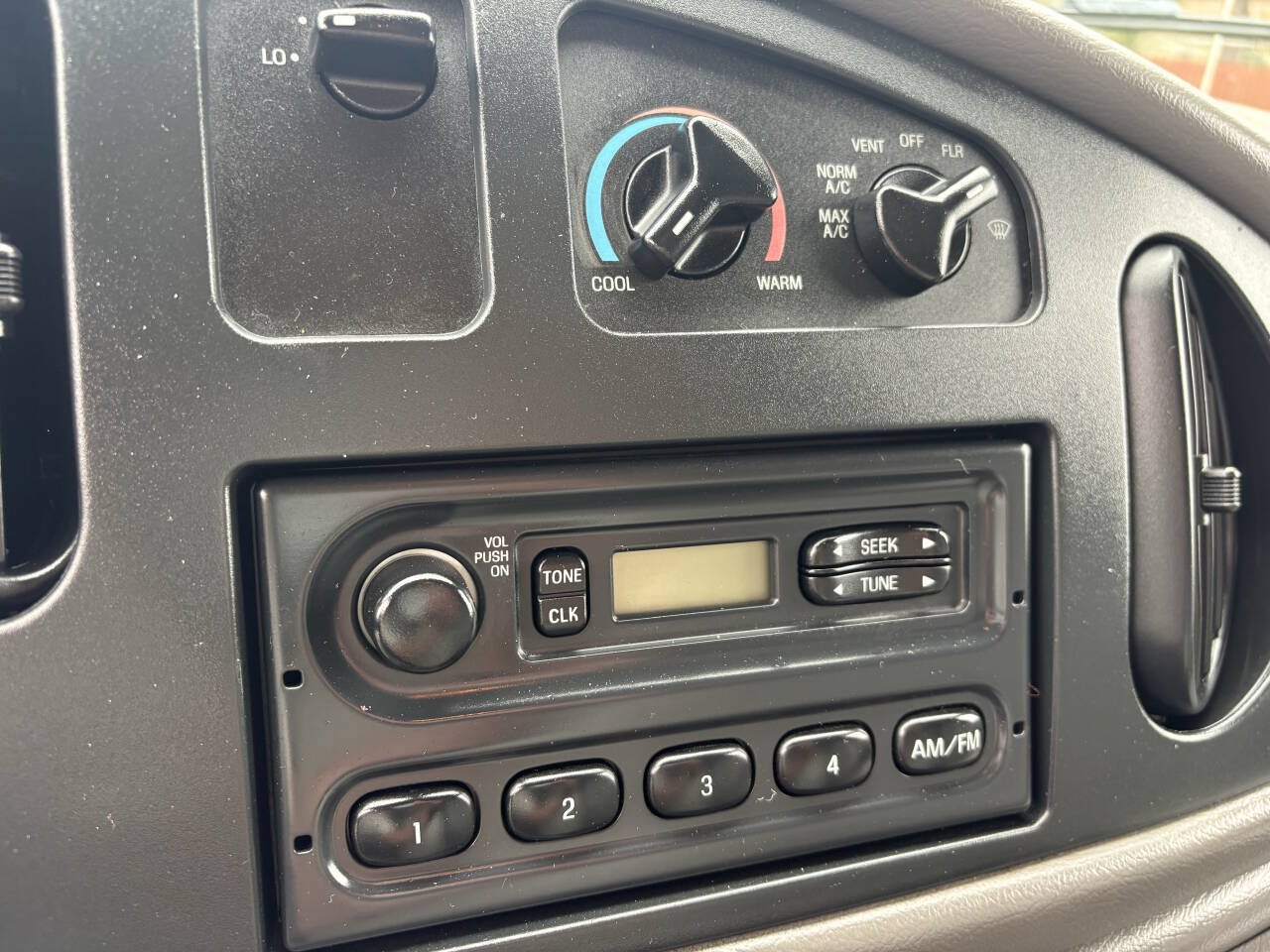 Used 1999 Ford E-150 and Econoline 150 RWD image 13