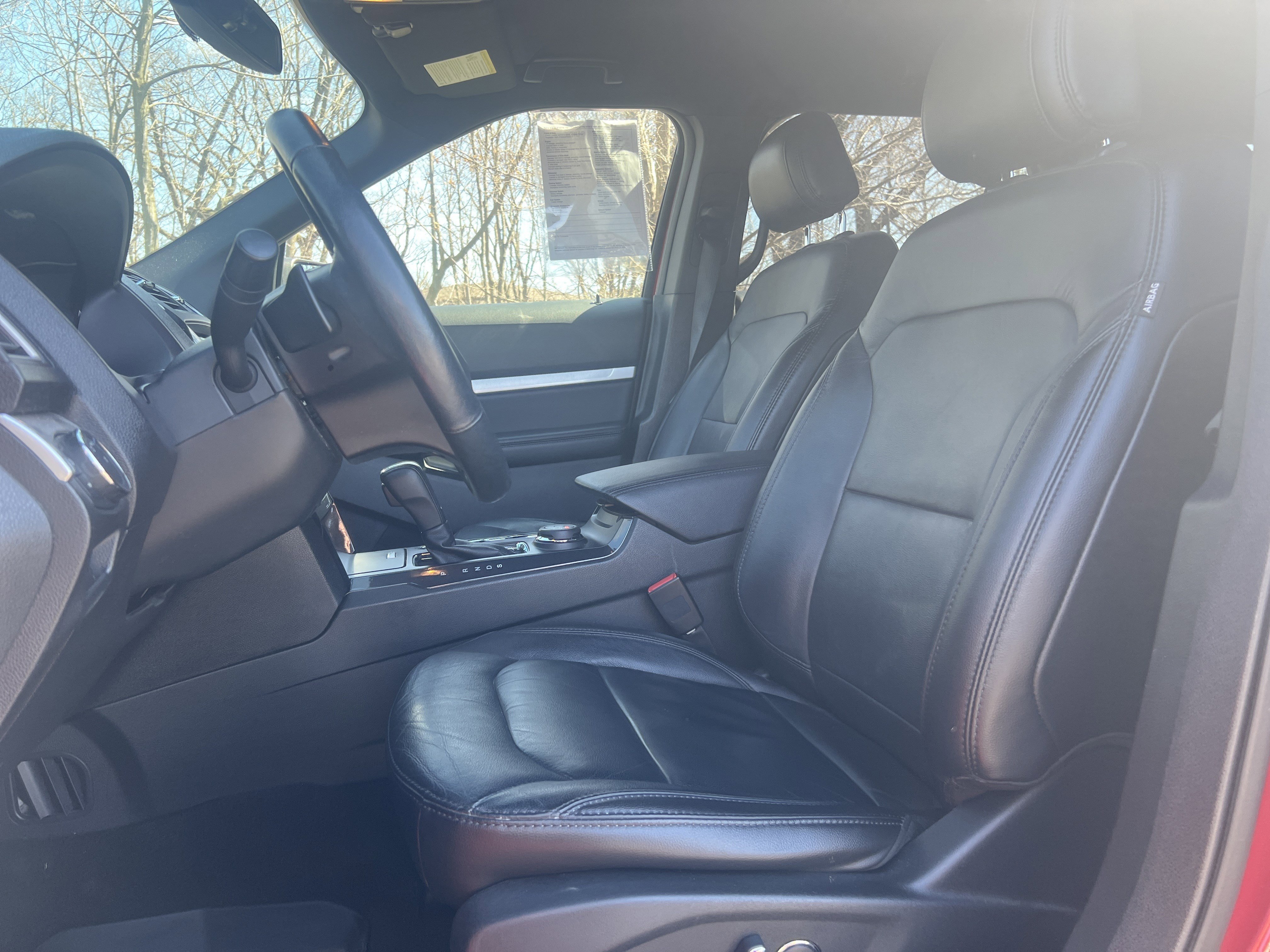 Used 2017 Ford Explorer XLT w/ Equipment Group 202A AWD/4WD image 18