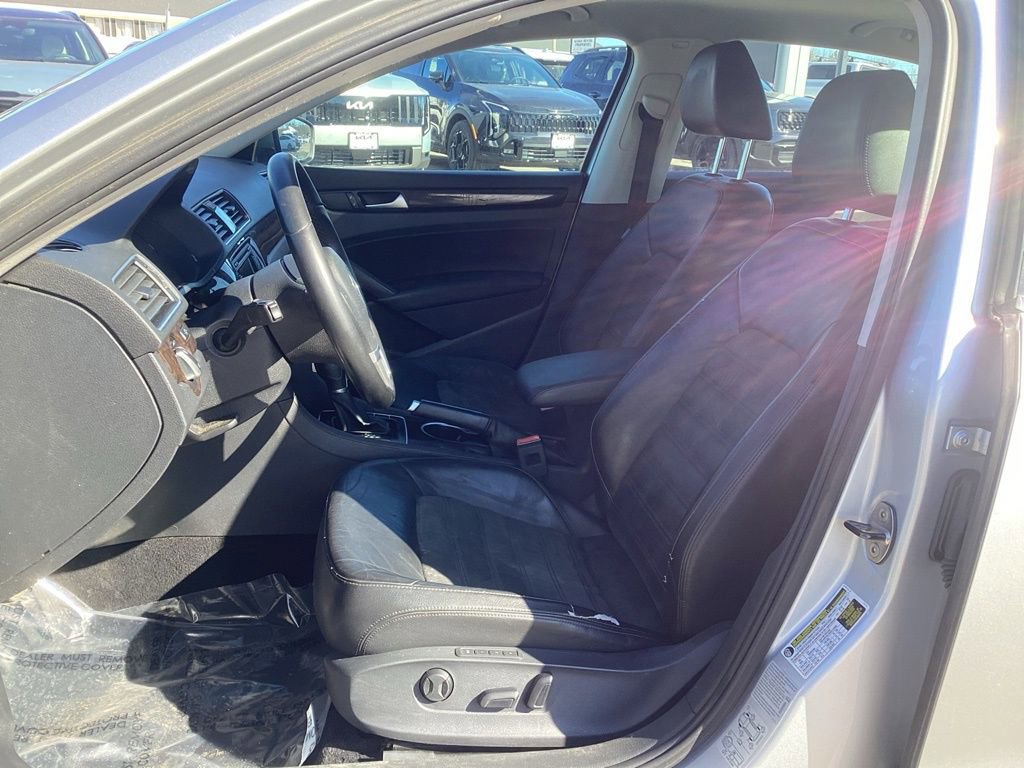 Used 2015 Volkswagen Passat 1.8T SEL Premium image 13