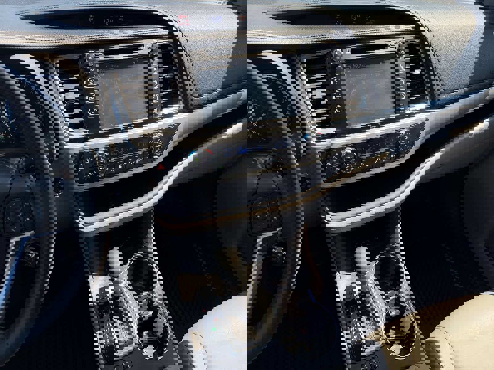 Used 2018 Toyota Highlander XLE AWD/4WD image 15