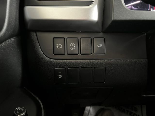 Used 2017 Toyota Highlander XLE w/ Carpet Mat Package image 17
