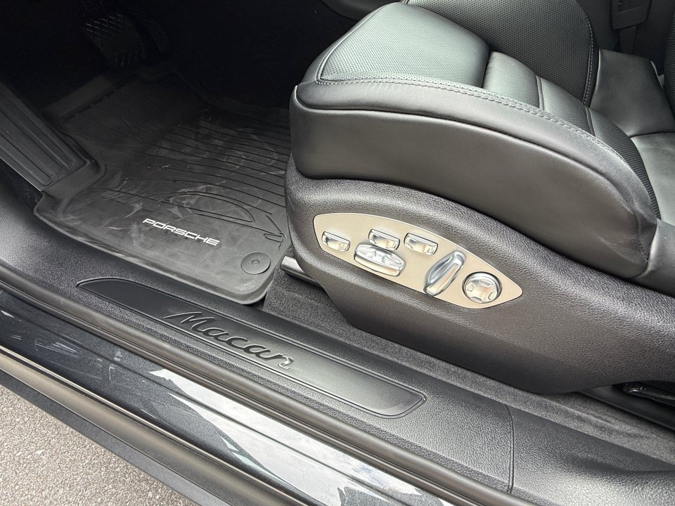 New 2026 Porsche Macan Turbo AWD/4WD image 25