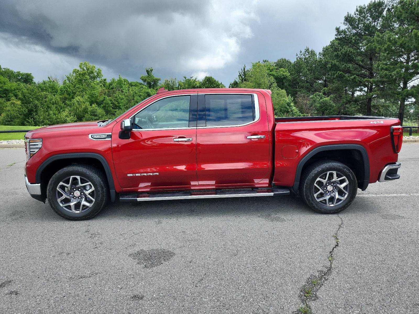 Used 2024 GMC Sierra 1500 SLT w/ SLT Premium Package AWD/4WD image 2